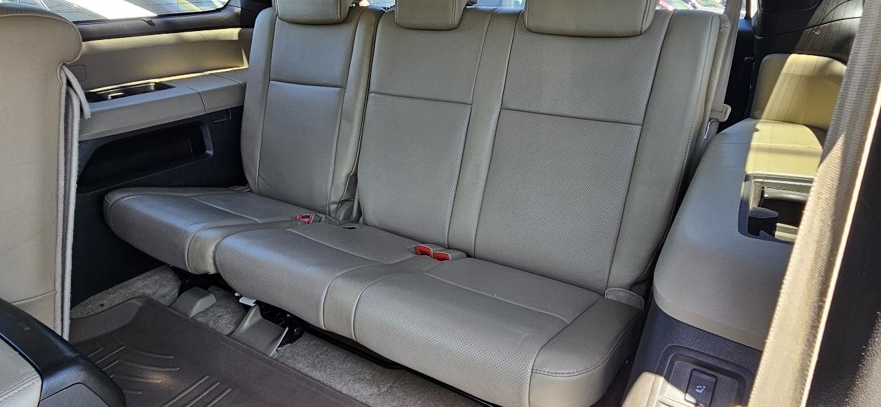 Toyota Sequoia 4WD LV8 FFV 6-Spd AT Platinum (Natl) 2011