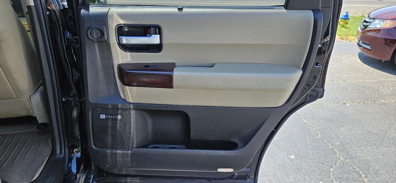 Toyota Sequoia 4WD LV8 FFV 6-Spd AT Platinum (Natl) 2011