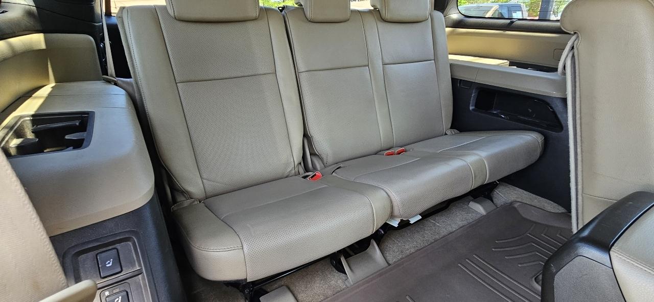 Toyota Sequoia 4WD LV8 FFV 6-Spd AT Platinum (Natl) 2011