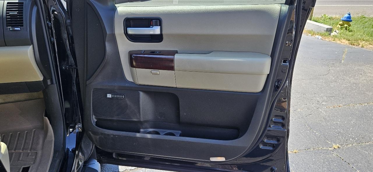 Toyota Sequoia 4WD LV8 FFV 6-Spd AT Platinum (Natl) 2011