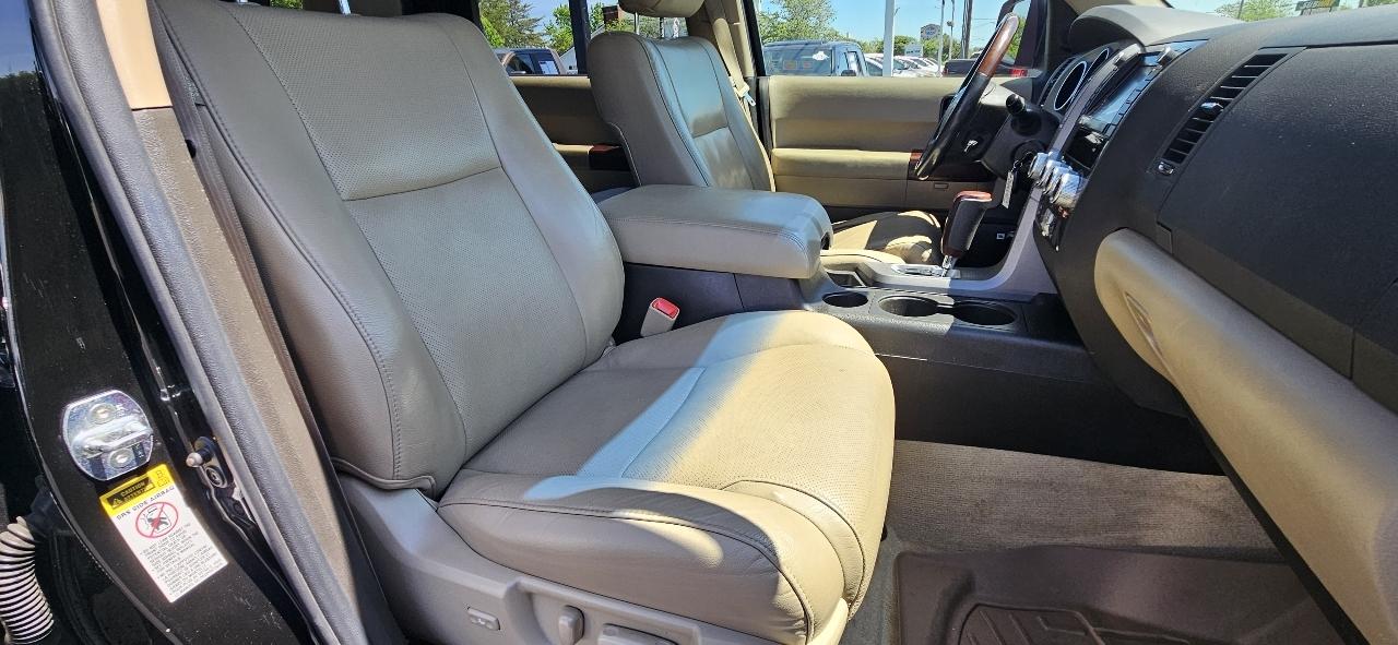 Toyota Sequoia 4WD LV8 FFV 6-Spd AT Platinum (Natl) 2011