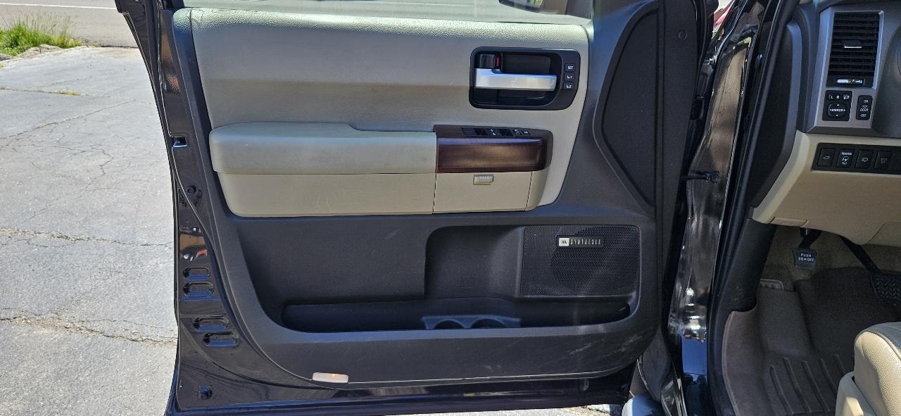 Toyota Sequoia 4WD LV8 FFV 6-Spd AT Platinum (Natl) 2011