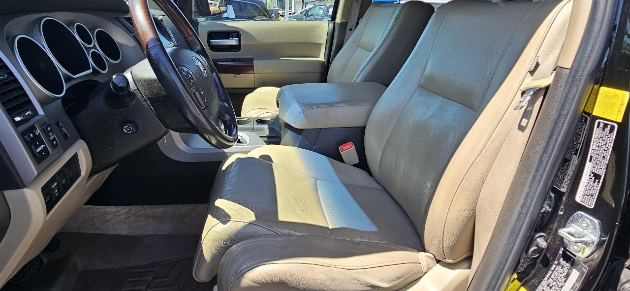 Toyota Sequoia 4WD LV8 FFV 6-Spd AT Platinum (Natl) 2011