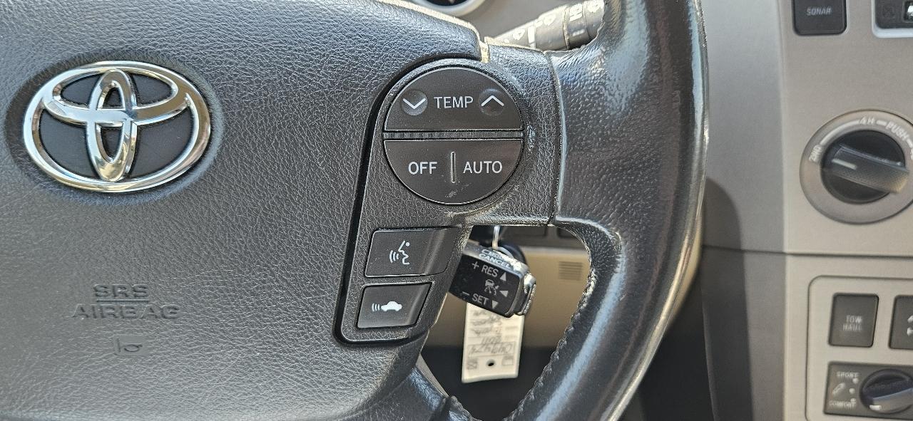 Toyota Sequoia 4WD LV8 FFV 6-Spd AT Platinum (Natl) 2011