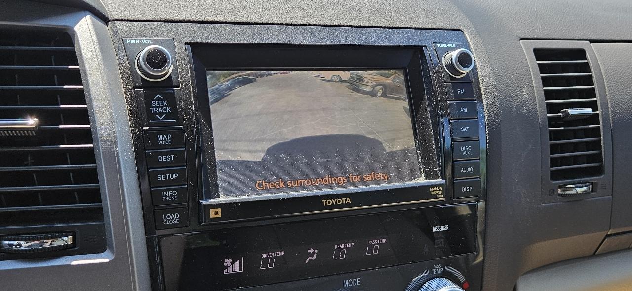 Toyota Sequoia 4WD LV8 FFV 6-Spd AT Platinum (Natl) 2011