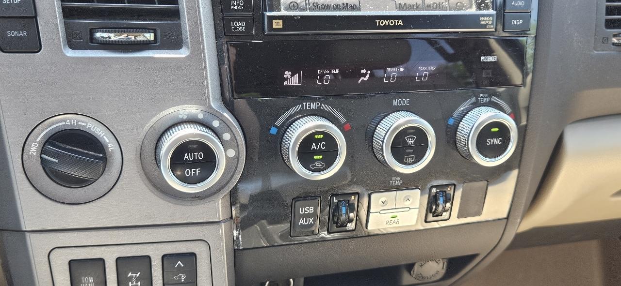 Toyota Sequoia 4WD LV8 FFV 6-Spd AT Platinum (Natl) 2011