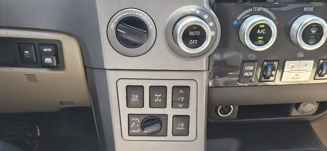 Toyota Sequoia 4WD LV8 FFV 6-Spd AT Platinum (Natl) 2011