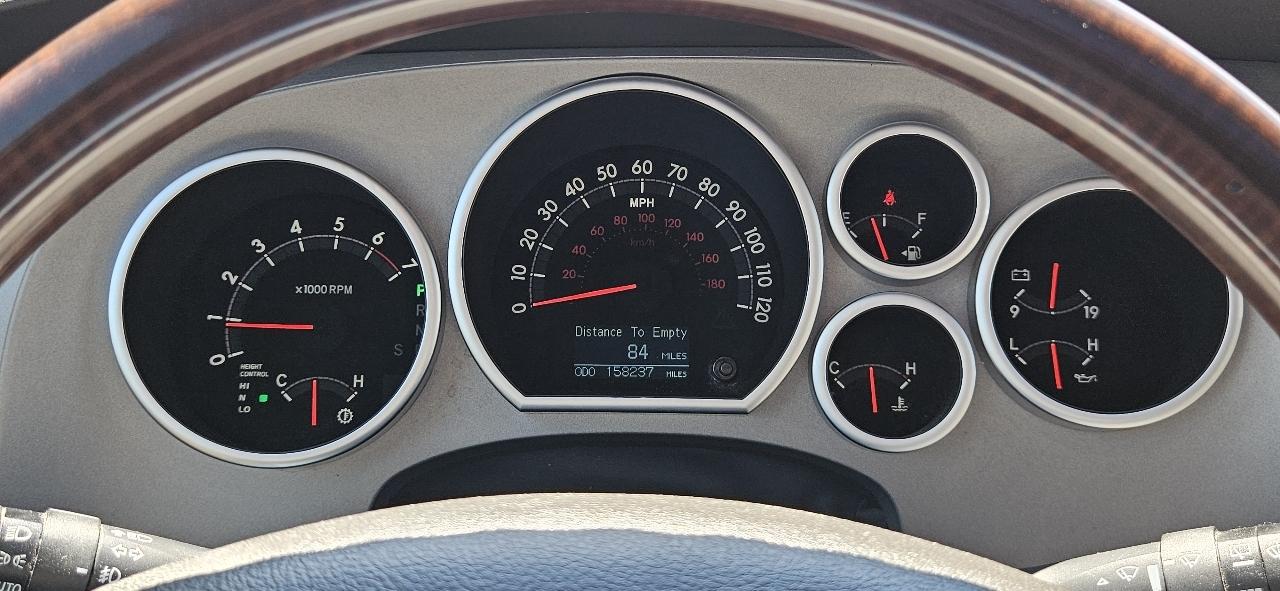 Toyota Sequoia 4WD LV8 FFV 6-Spd AT Platinum (Natl) 2011