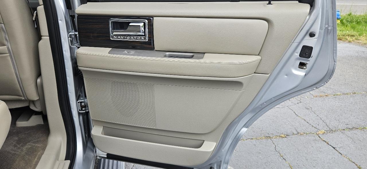 Lincoln Navigator 2WD 4dr 2010