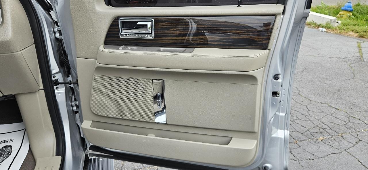 Lincoln Navigator 2WD 4dr 2010