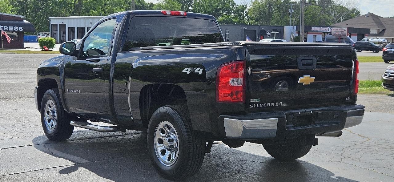 Chevrolet Silverado 1500 4WD Reg Cab 119.0" LT 2012