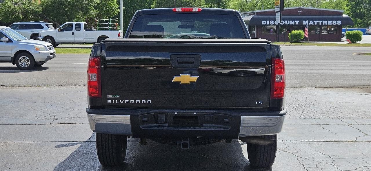 Chevrolet Silverado 1500 4WD Reg Cab 119.0" LT 2012