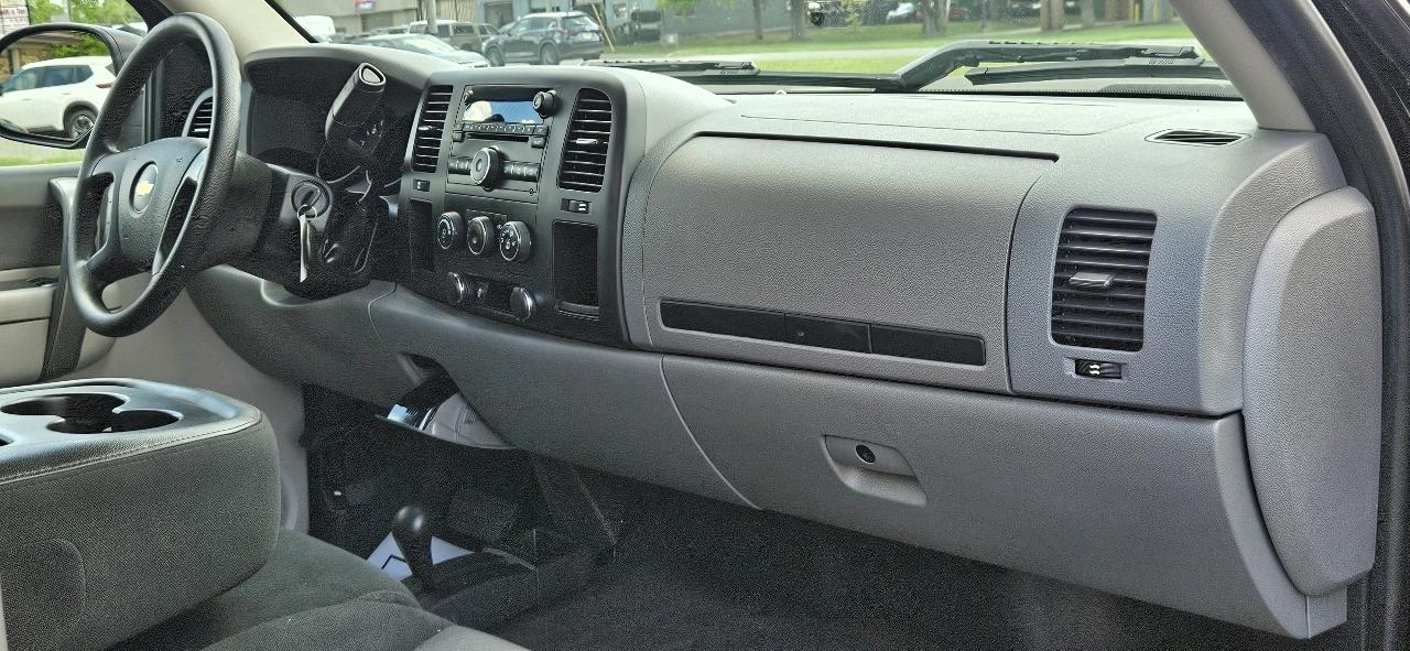 Chevrolet Silverado 1500 4WD Reg Cab 119.0" LT 2012