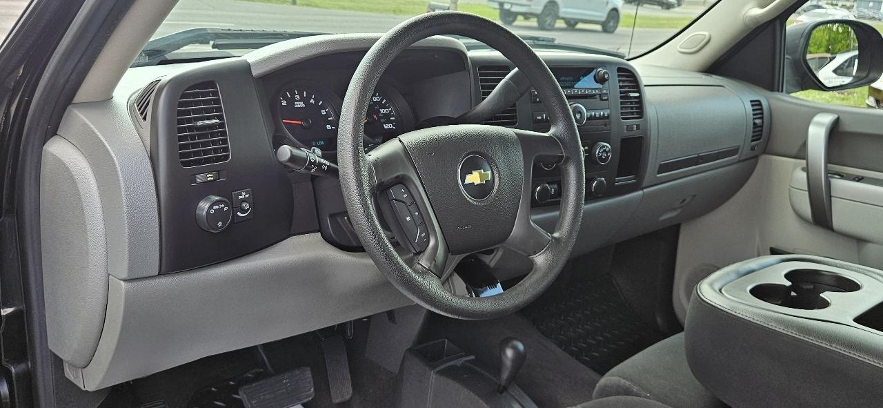 Chevrolet Silverado 1500 4WD Reg Cab 119.0" LT 2012