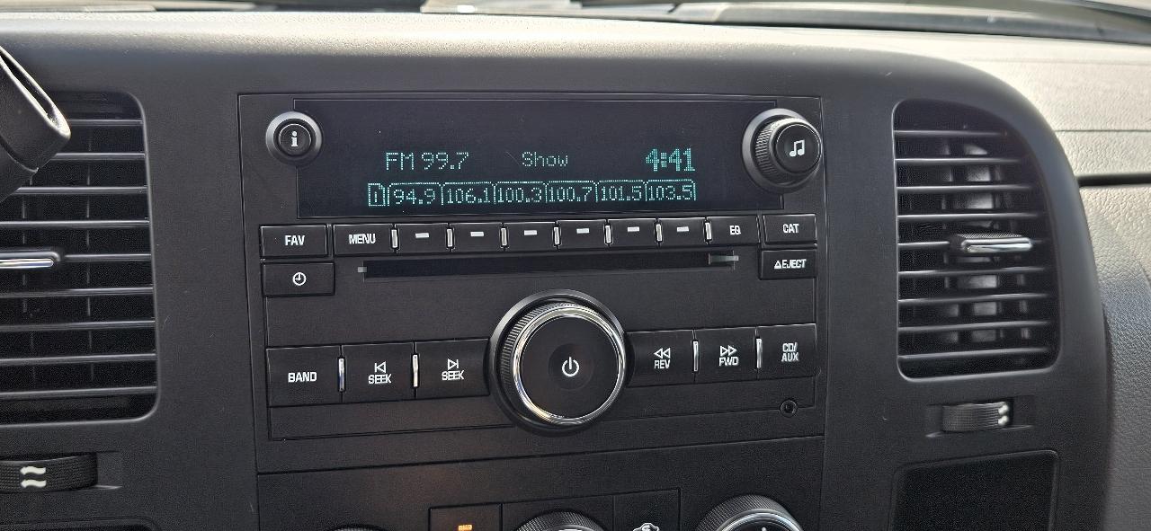 Chevrolet Silverado 1500 4WD Reg Cab 119.0" LT 2012