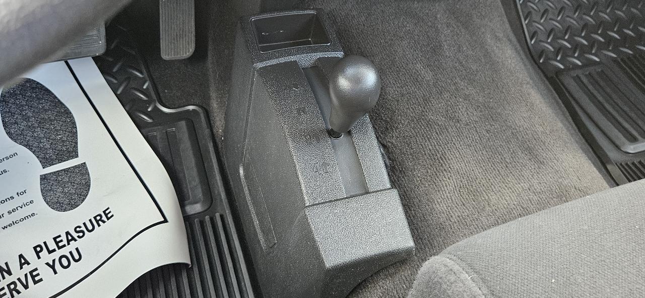 Chevrolet Silverado 1500 4WD Reg Cab 119.0" LT 2012