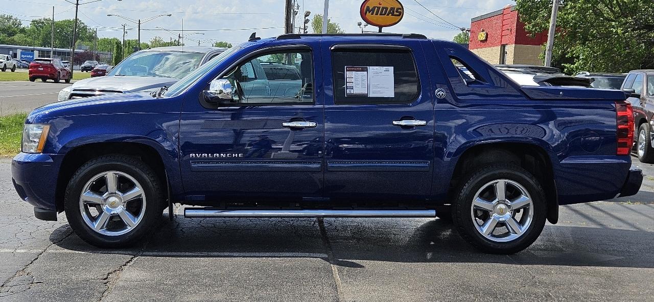 Chevrolet Avalanche Black Diamond LT 4D SUV 4WD 2013