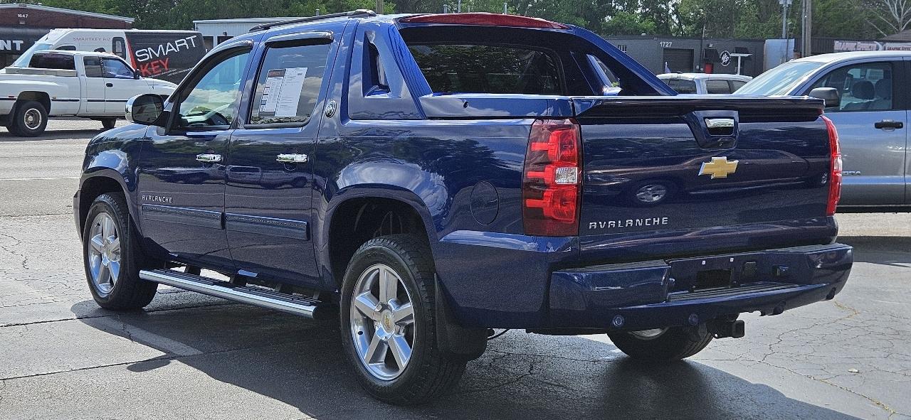 Chevrolet Avalanche Black Diamond LT 4D SUV 4WD 2013
