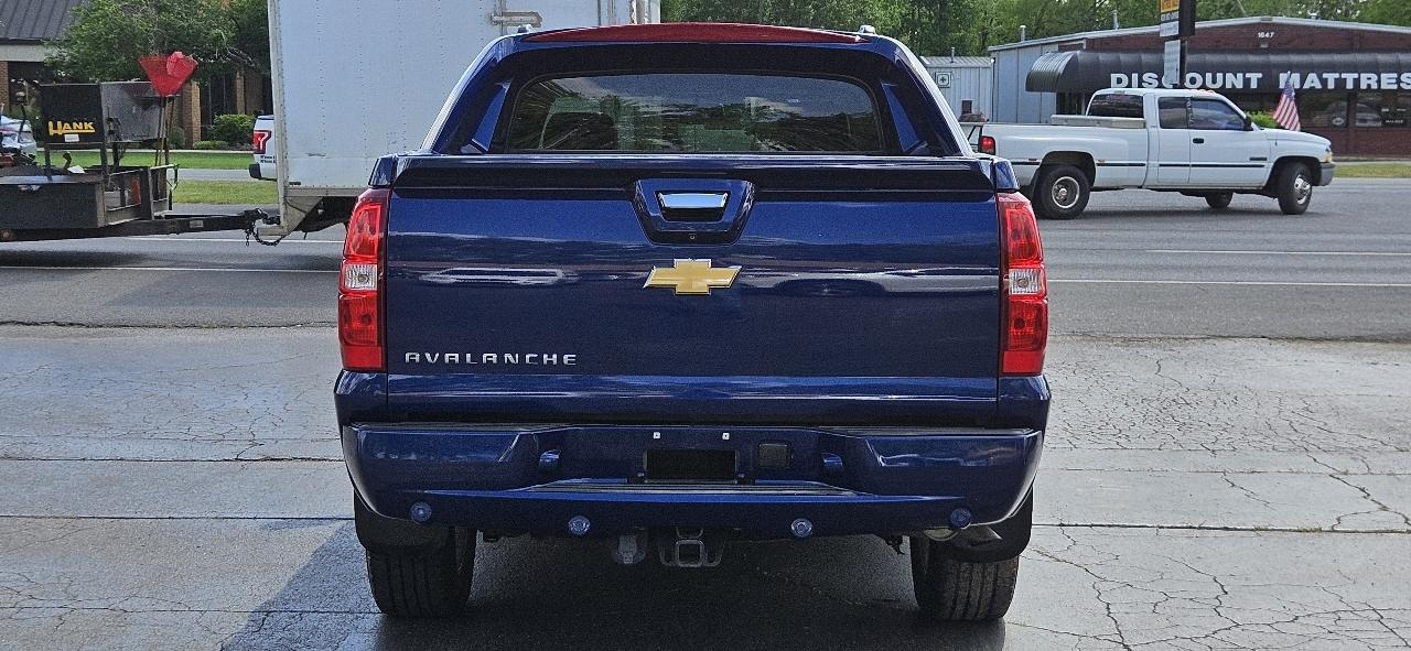 Chevrolet Avalanche Black Diamond LT 4D SUV 4WD 2013
