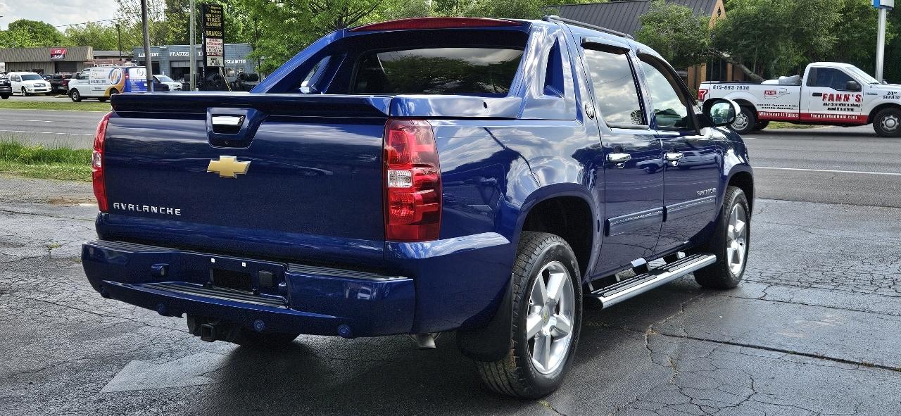 Chevrolet Avalanche Black Diamond LT 4D SUV 4WD 2013