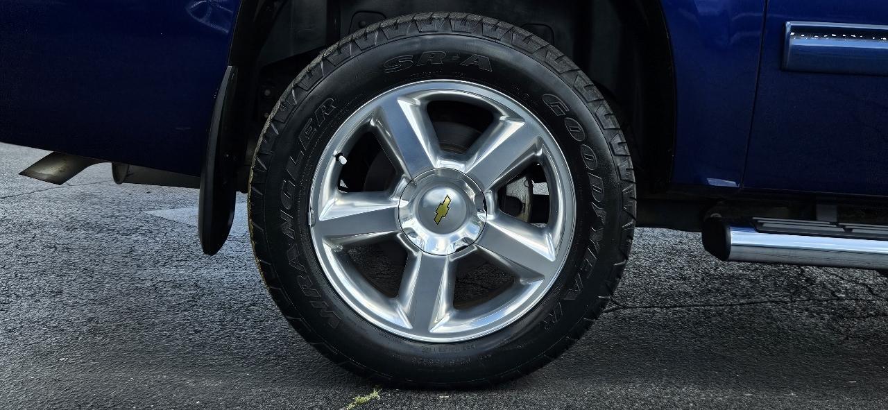 Chevrolet Avalanche Black Diamond LT 4D SUV 4WD 2013