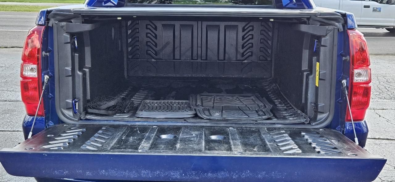 Chevrolet Avalanche Black Diamond LT 4D SUV 4WD 2013