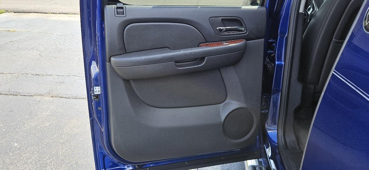 Chevrolet Avalanche Black Diamond LT 4D SUV 4WD 2013