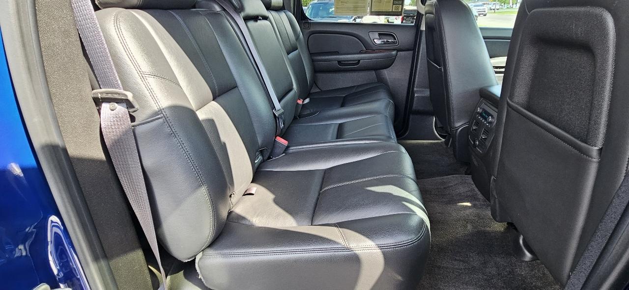 Chevrolet Avalanche Black Diamond LT 4D SUV 4WD 2013