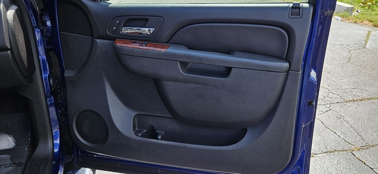 Chevrolet Avalanche Black Diamond LT 4D SUV 4WD 2013