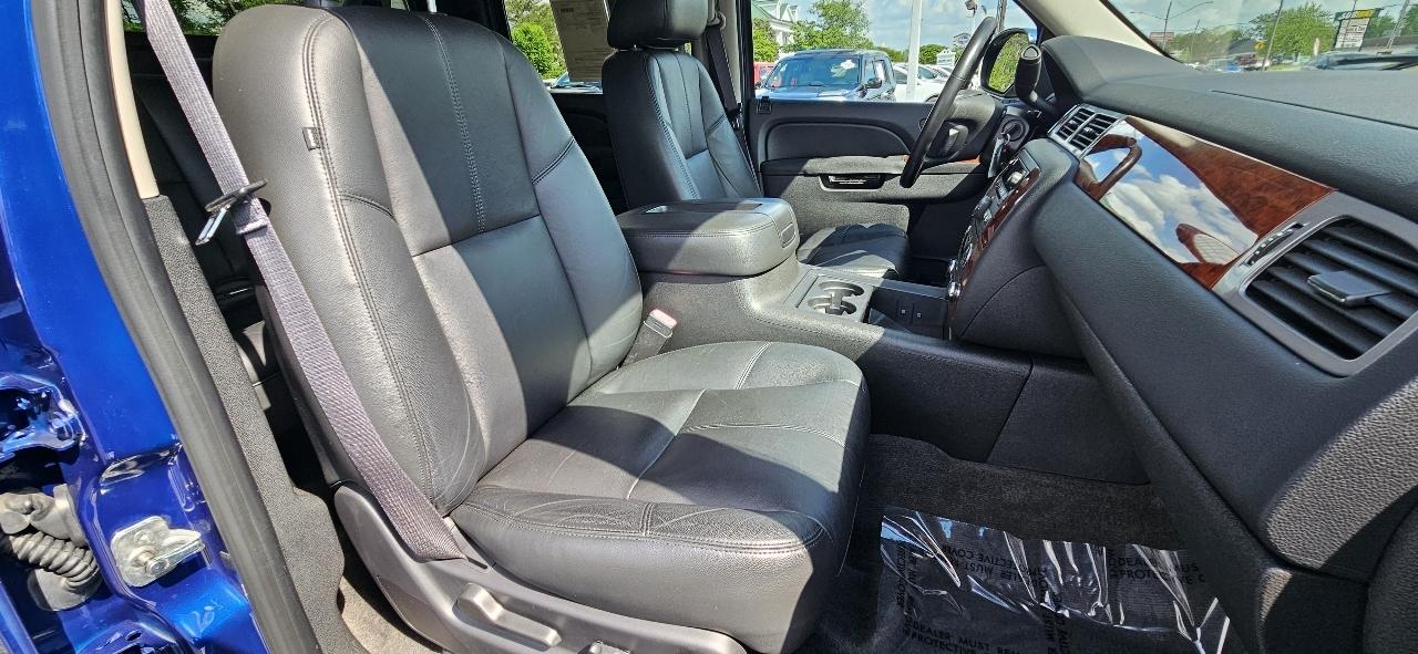 Chevrolet Avalanche Black Diamond LT 4D SUV 4WD 2013