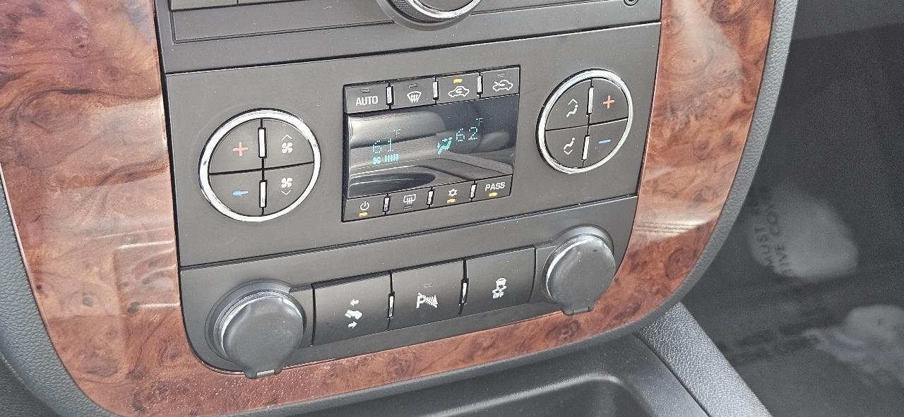 Chevrolet Avalanche Black Diamond LT 4D SUV 4WD 2013