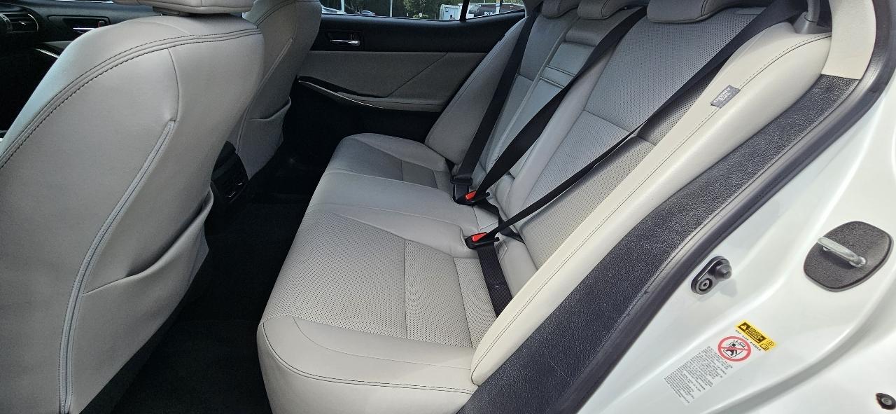 Lexus IS 250 4dr Sport Sdn RWD 2015