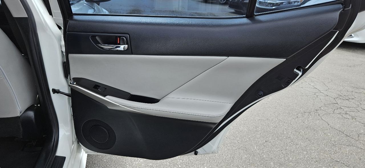 Lexus IS 250 4dr Sport Sdn RWD 2015