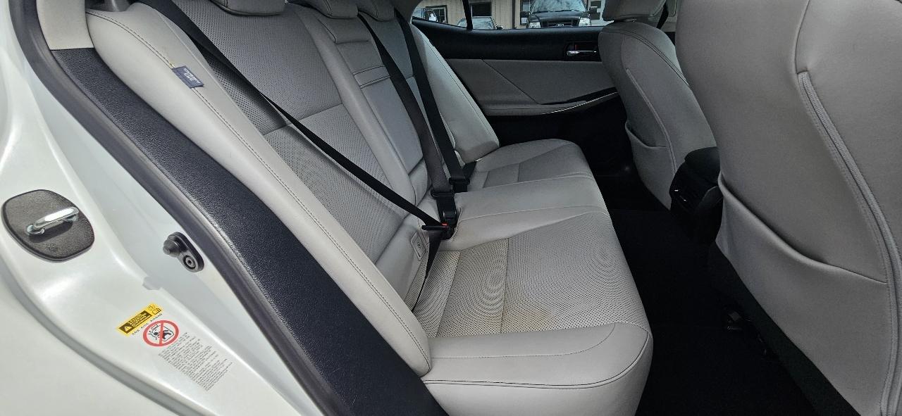 Lexus IS 250 4dr Sport Sdn RWD 2015