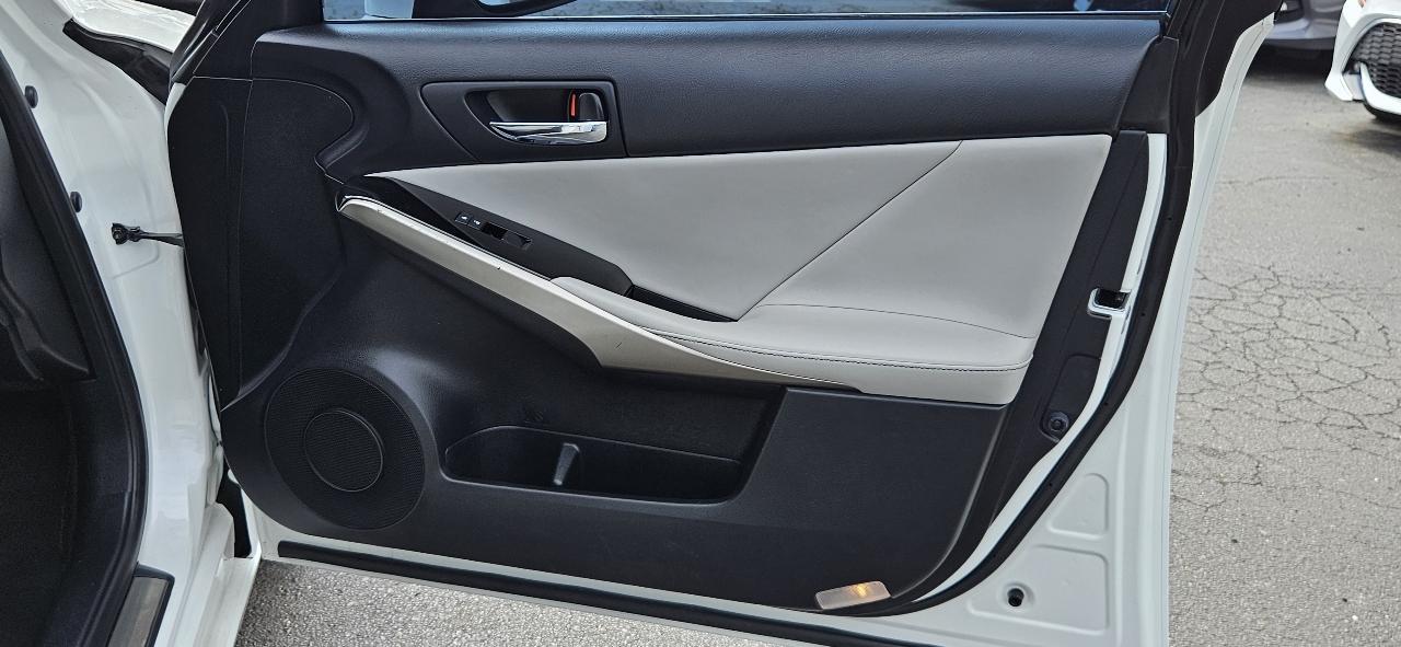 Lexus IS 250 4dr Sport Sdn RWD 2015