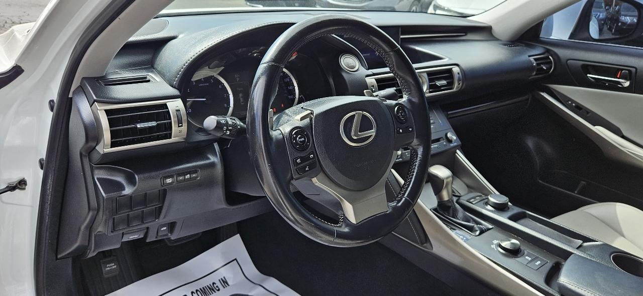 Lexus IS 250 4dr Sport Sdn RWD 2015