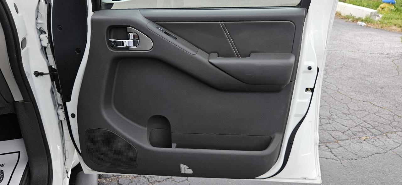 Nissan Frontier 4WD Crew Cab SWB Auto PRO-4X 2014