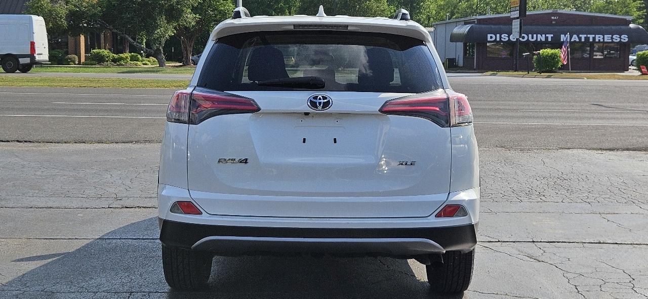 Toyota RAV4 XLE FWD (Natl) 2018