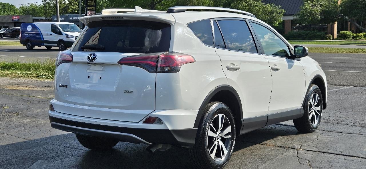 Toyota RAV4 XLE FWD (Natl) 2018