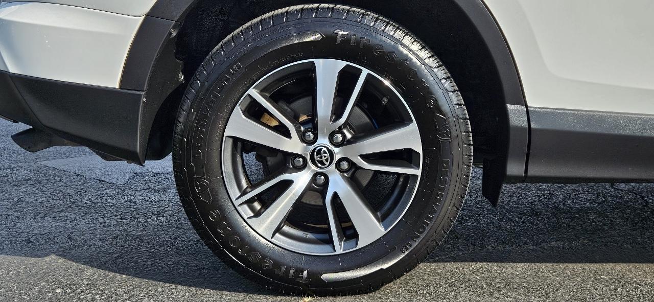 Toyota RAV4 XLE FWD (Natl) 2018