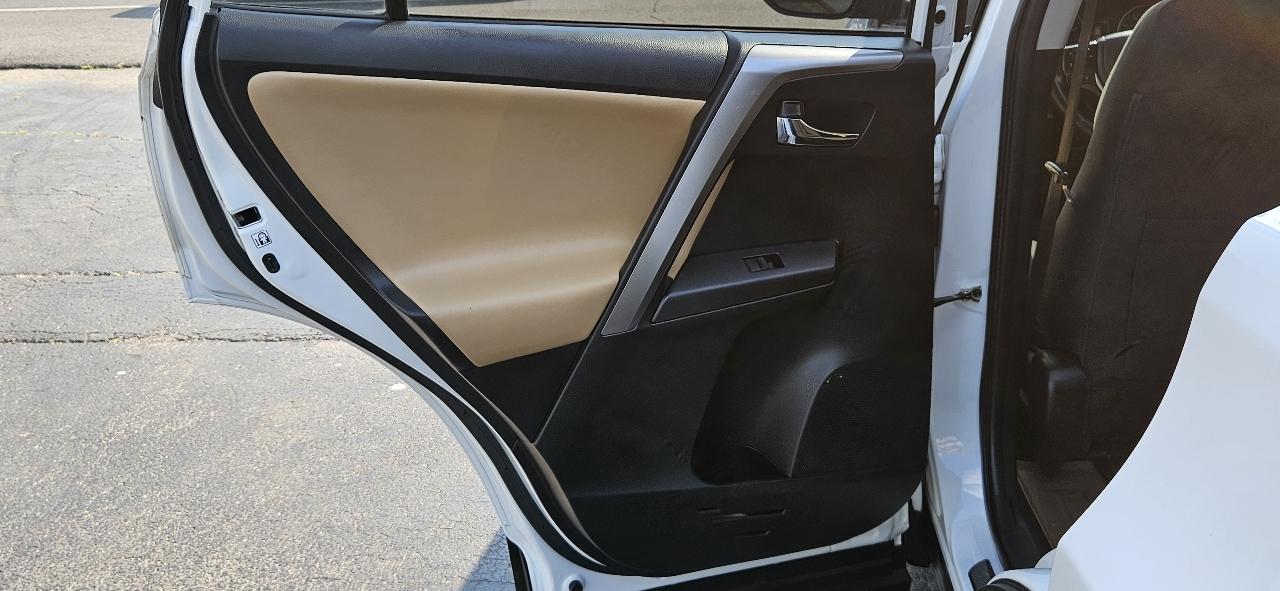 Toyota RAV4 XLE FWD (Natl) 2018