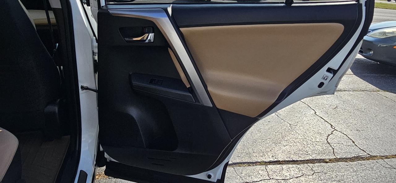 Toyota RAV4 XLE FWD (Natl) 2018