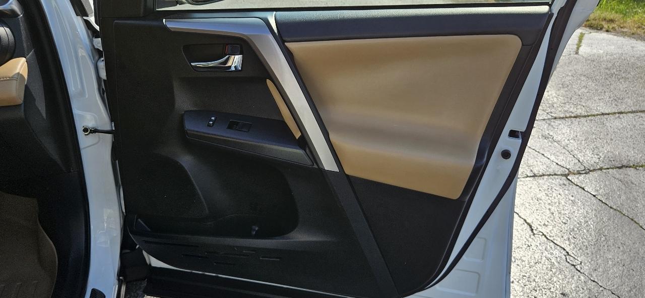 Toyota RAV4 XLE FWD (Natl) 2018