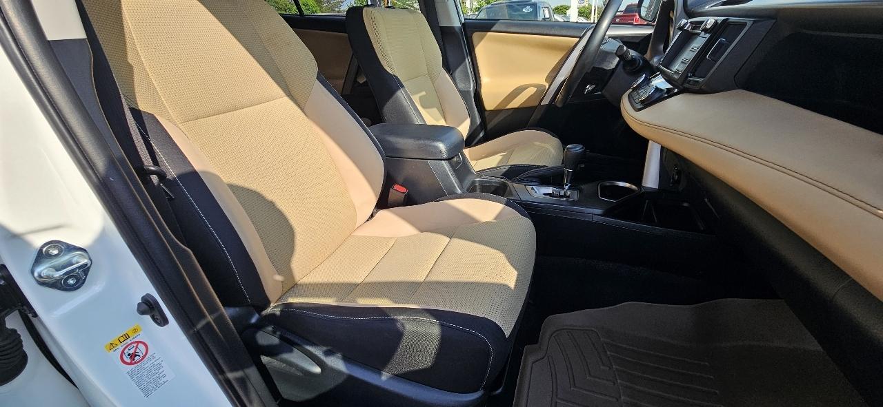 Toyota RAV4 XLE FWD (Natl) 2018