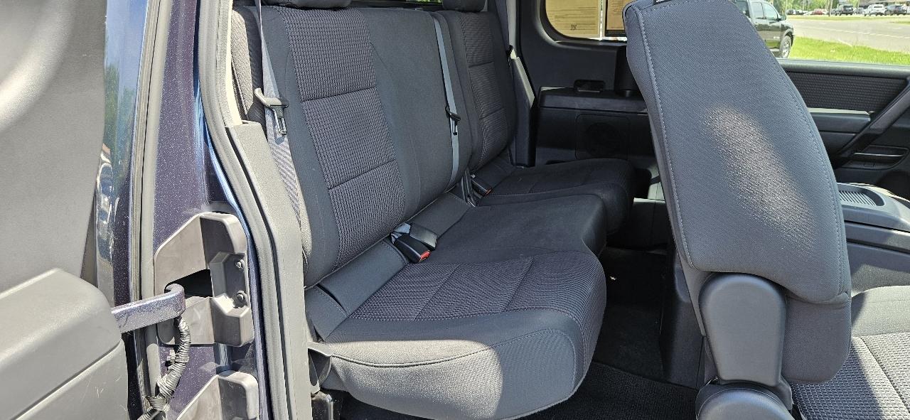 Nissan Titan 4WD King Cab SWB SV 2014