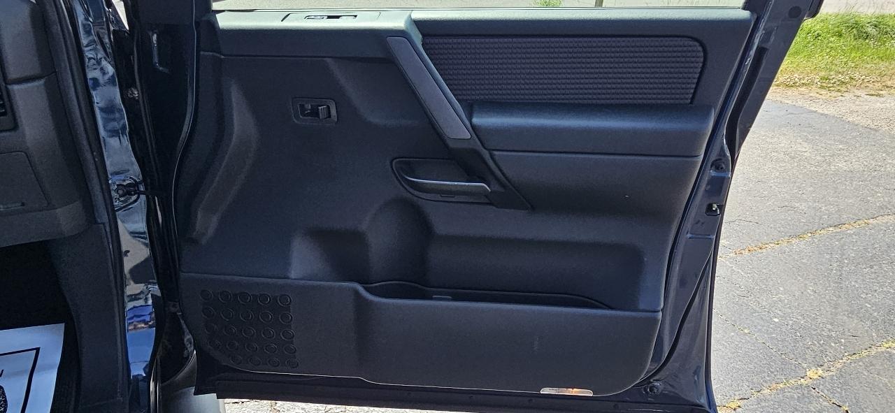 Nissan Titan 4WD King Cab SWB SV 2014