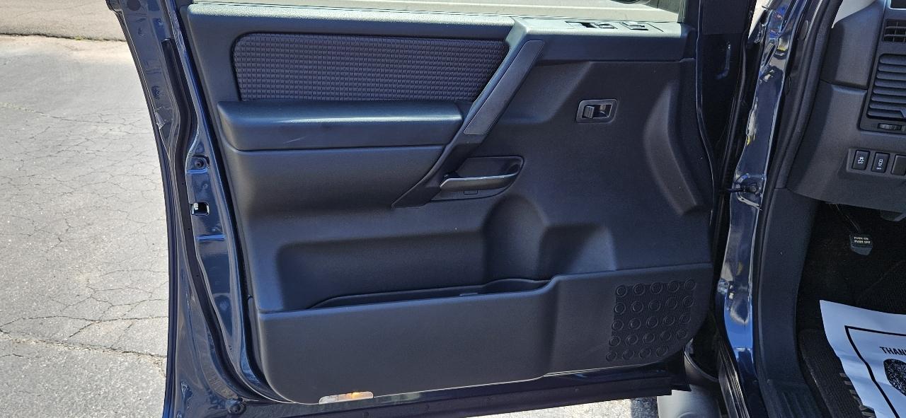 Nissan Titan 4WD King Cab SWB SV 2014