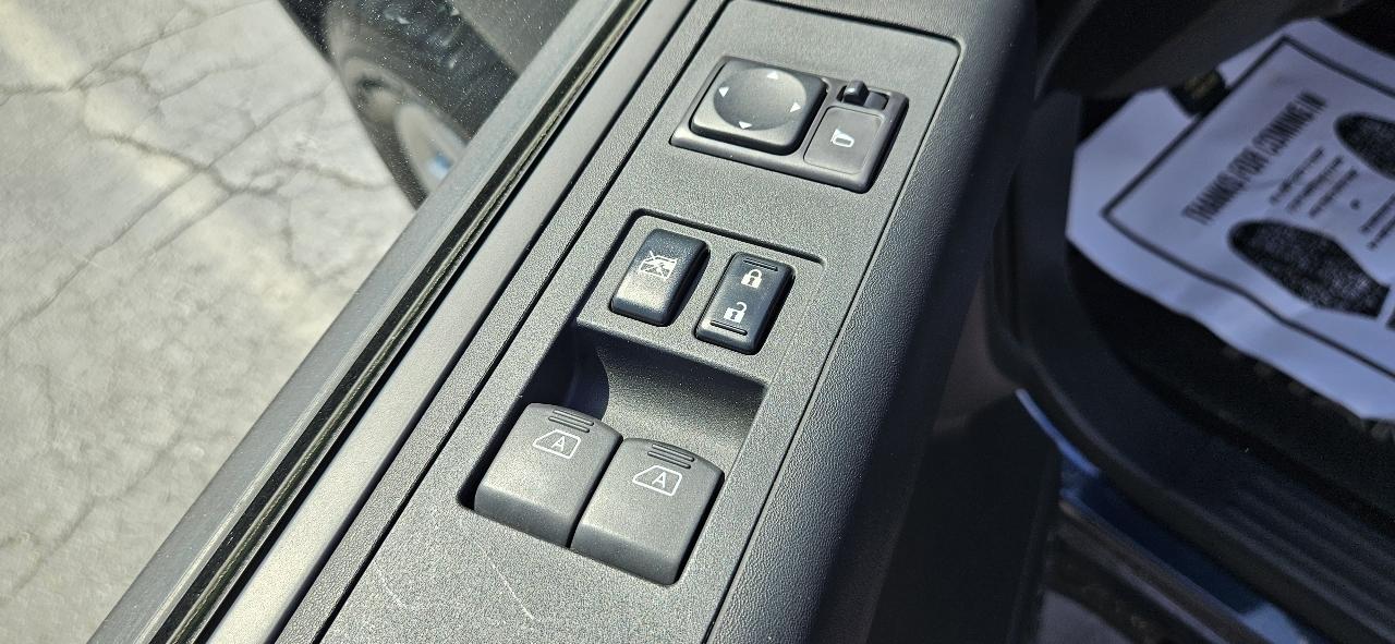 Nissan Titan 4WD King Cab SWB SV 2014