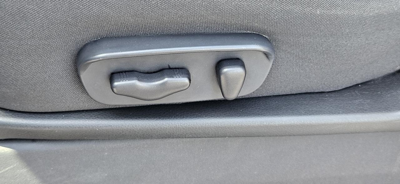 Nissan Titan 4WD King Cab SWB SV 2014