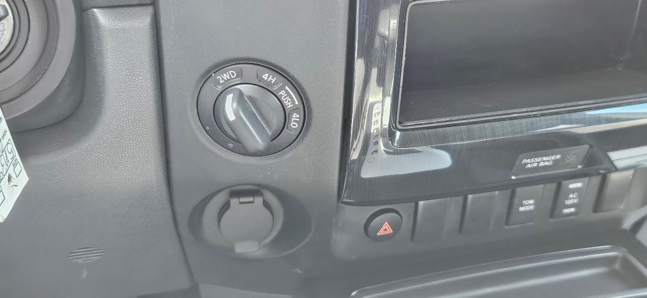 Nissan Titan 4WD King Cab SWB SV 2014